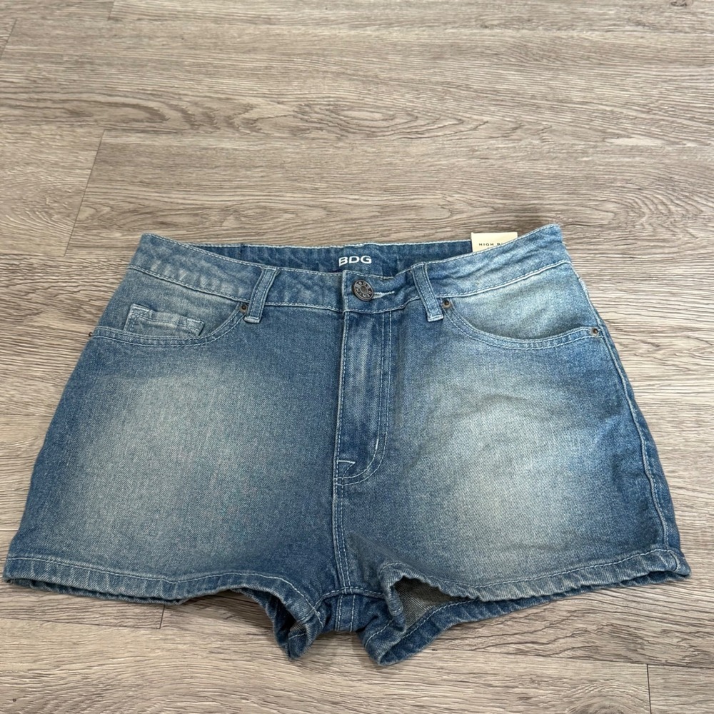 BDG Urban Outfitters Erin High Rise 5 Pocket Shortie Denim Shorts Light Wash 27W